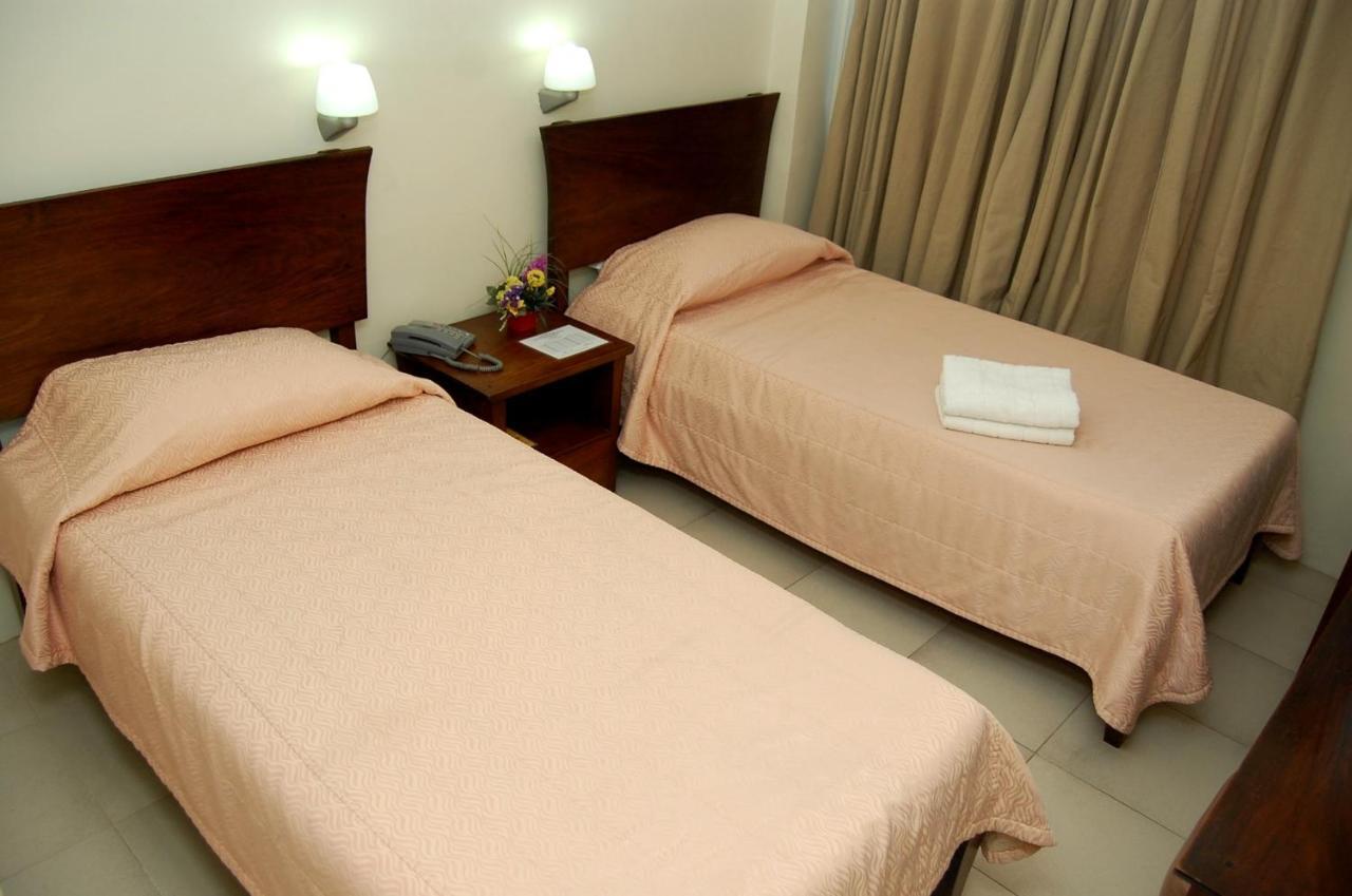 לאואג Isabel Suites חדר תמונה